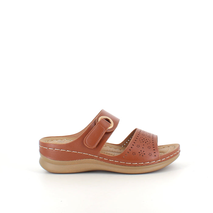 Brun slip on-sandal med kardborrem – varm nyans och feminin siluett