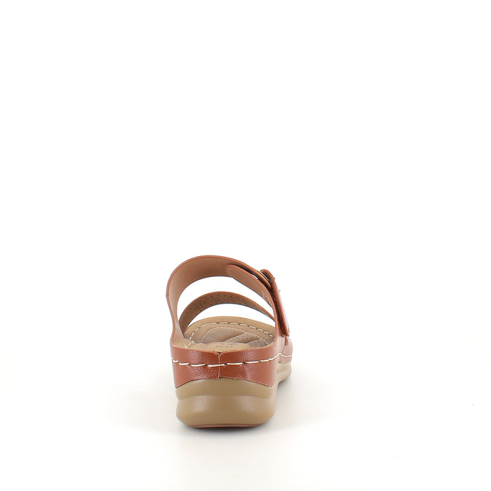 Brun slip-on sandal med kardborrerem – varm nyans & feminin siluett