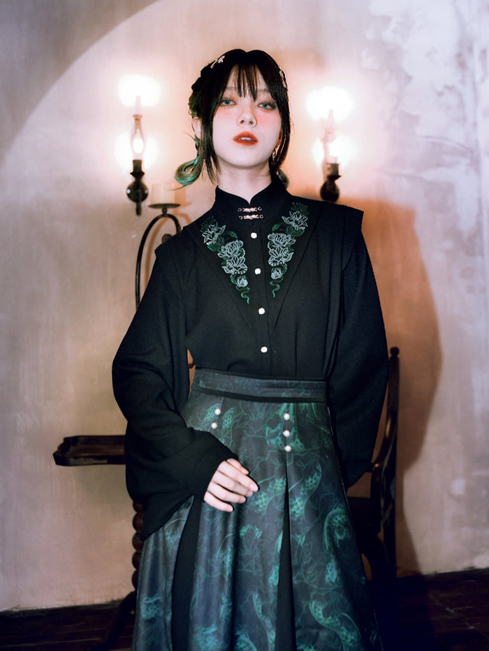Chinese-style top with embroidered stand collar and pipa sleeves
