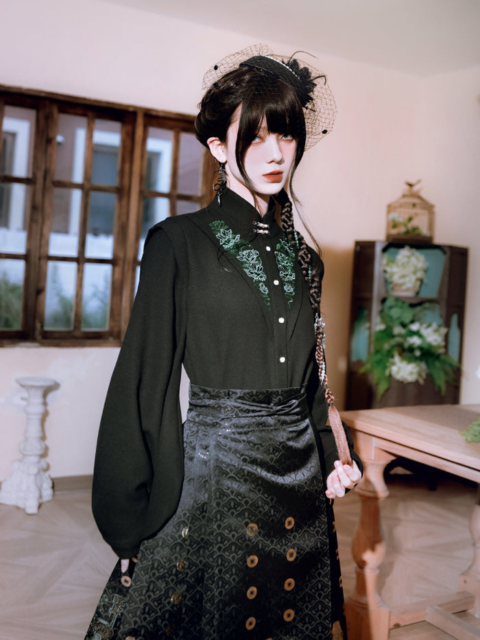 Chinese-style top with embroidered stand collar and pipa sleeves