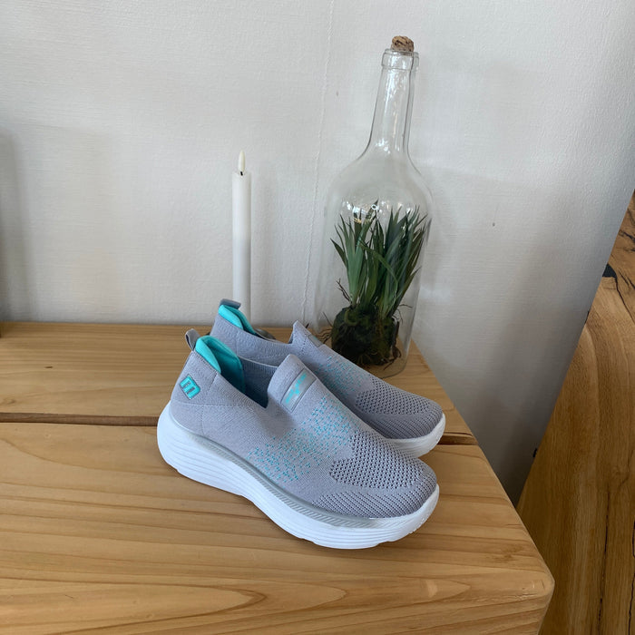 Grå slip-on komfortsneaker med stötdämpning & andningsbart stickat