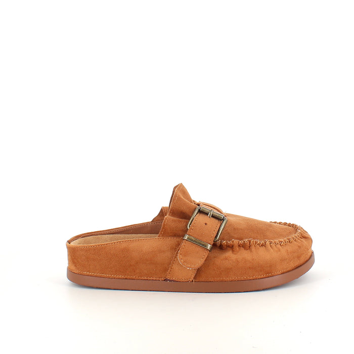 Loafer i mocka med spänne och plisserade mockadetaljer i camel