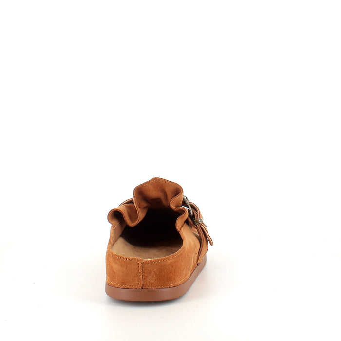 Loafer i mocka med spänne och plisserade mockadetaljer i camel