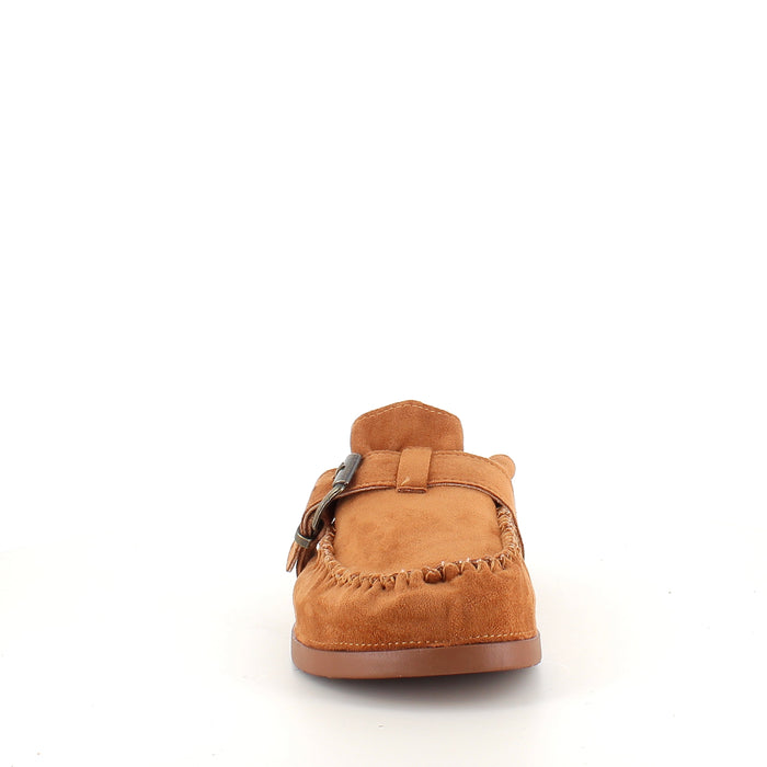Loafer i mocka med spänne och plisserade mockadetaljer i camel