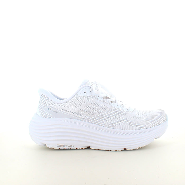 Vit Skechers Max Cushioning slip-on sneaker med stötdämpning