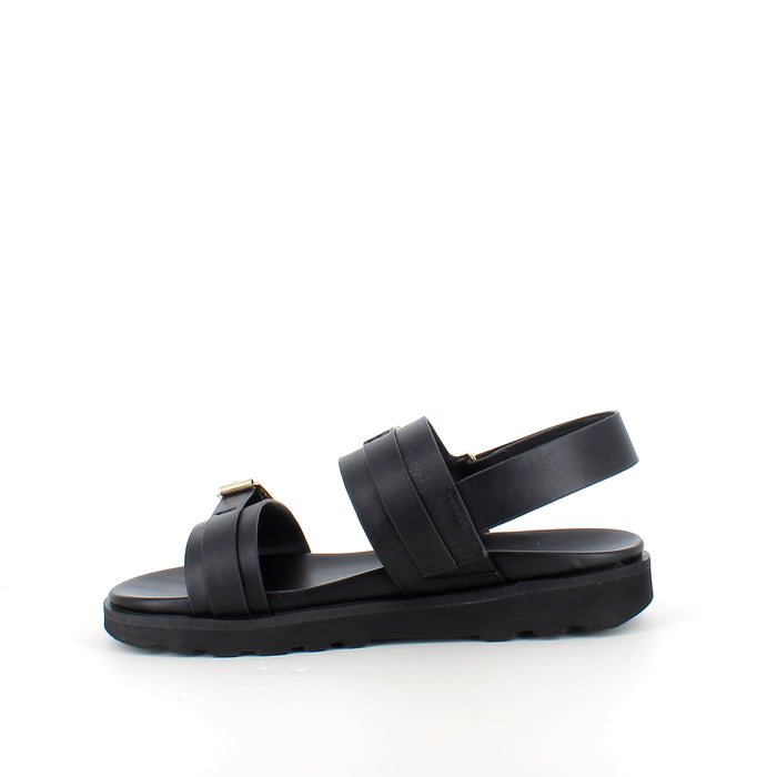 Svart sandal med spännen och hälrem – klassisk modell