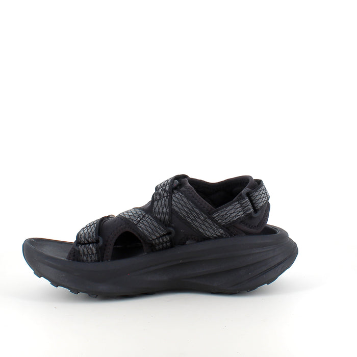 Svart Teva sandal med maximal stötdämpning och säkert grepp